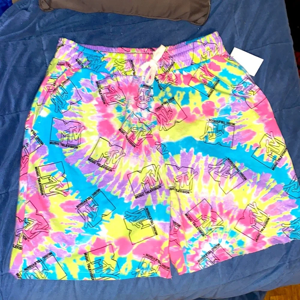 NWT MTV tie dyed‎ sweat shorts w/pockets &drawstring. Very vibrant&comfortable